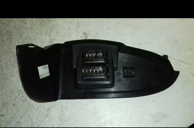 Commande lève-glace porte avant gauche Renault KANGOO (KC0-1_) 1.5 dci (2003) occasion — photo 2