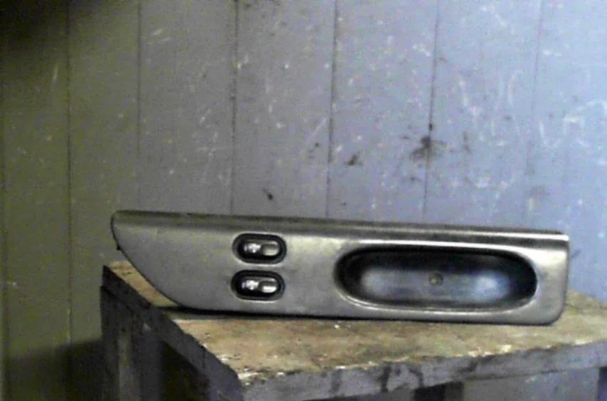 Commande lève-glace porte avant gauche RENAULT LAGUNA 1 PHASE 1 BREAK occasion