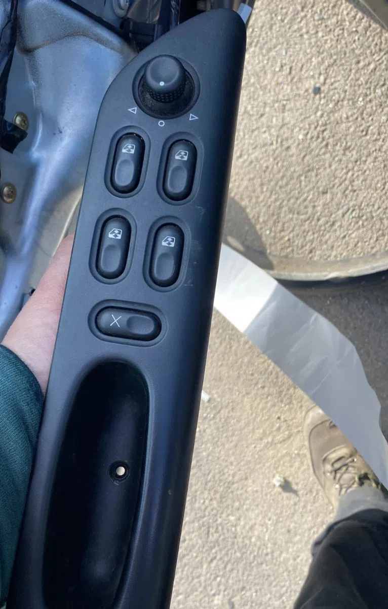 Commande lève-glace porte avant gauche RENAULT LAGUNA 1 PHASE 1 occasion