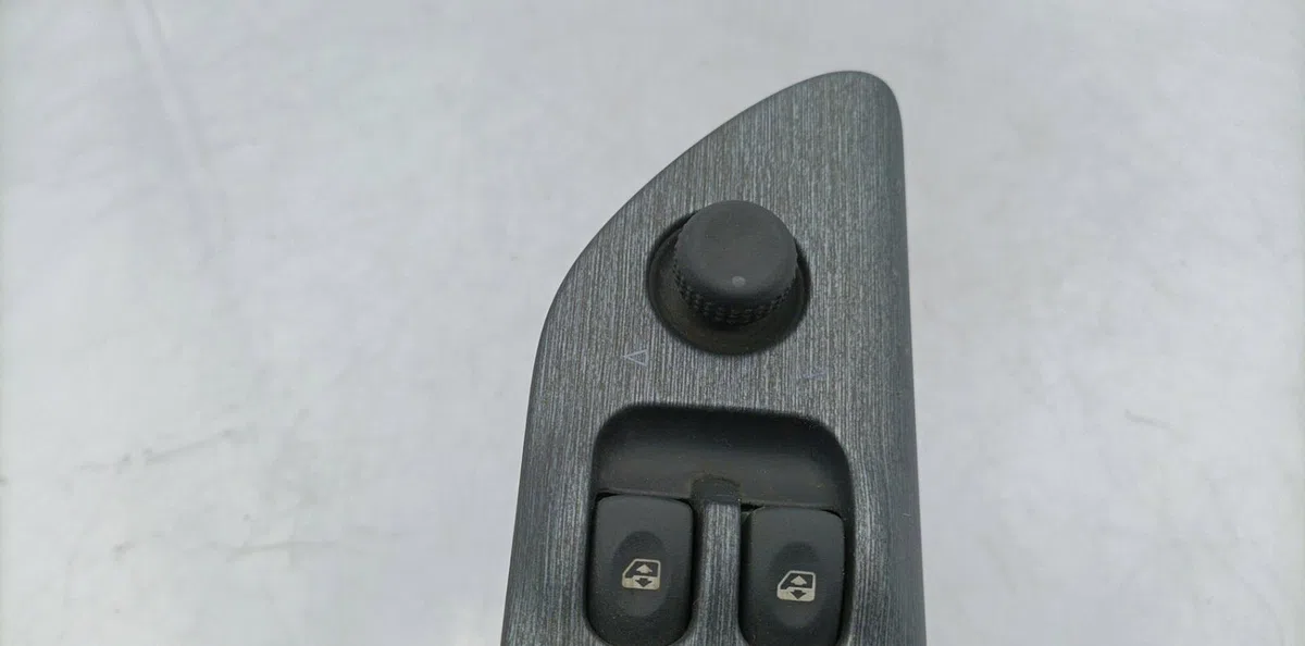 Commande lève-glace porte avant gauche RENAULT LAGUNA 1 PHASE 2 occasion — photo 2