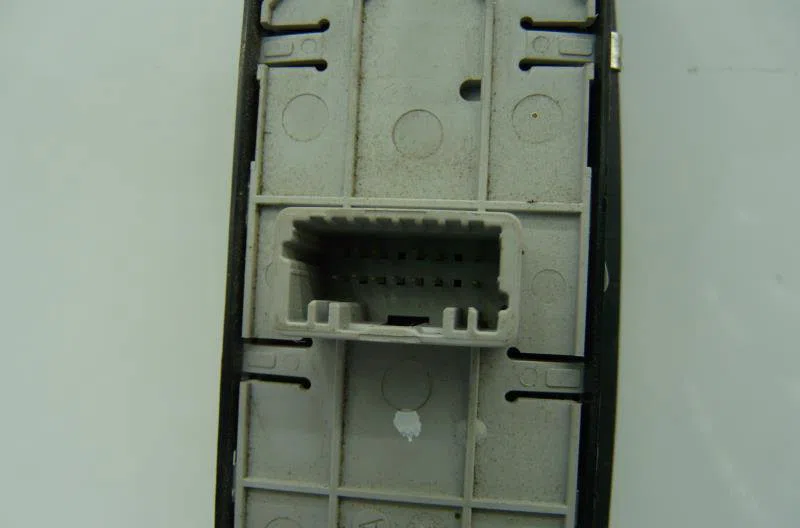 Commande lève-glace porte avant gauche RENAULT LAGUNA 3 PHASE 2 BREAK occasion — photo 4