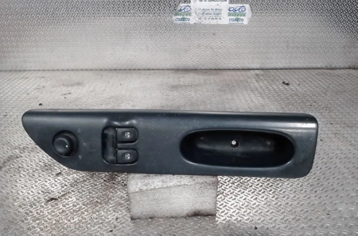 Commande lève-glace porte avant gauche Renault LAGUNA I (B56_, 556_) 1.9 dti (b56j) (1997-2001) occasion — photo 2