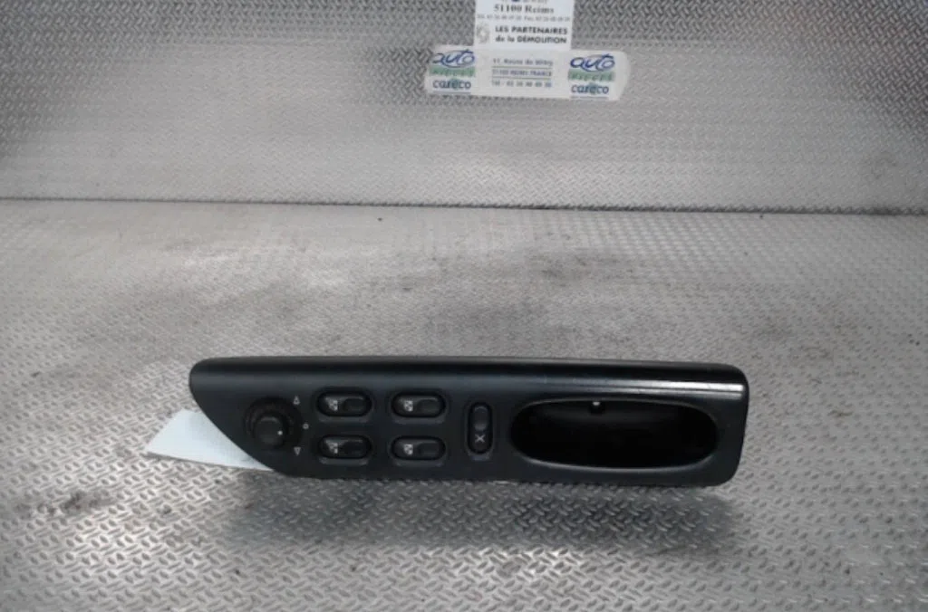 Commande lève-glace porte avant gauche Renault LAGUNA I (B56_, 556_) 2.0 (b56c-h-n) (1993-2001) occasion