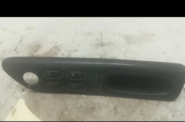 Commande lève-glace porte avant gauche Renault LAGUNA I (B56_, 556_) 2.0 (b56c-h-n) (1993-2001) occasion — photo 4