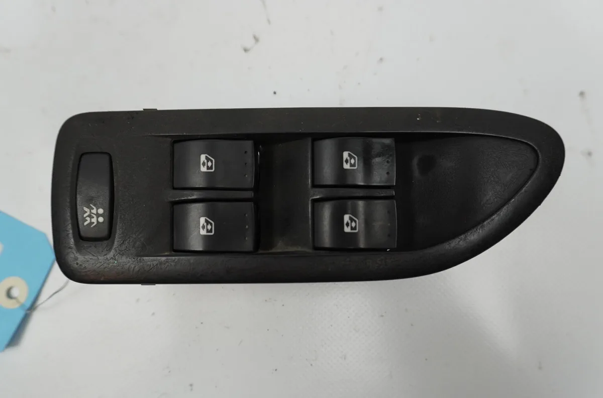 Commande lève-glace porte avant gauche Renault LAGUNA II (BG0-1_) 1.8 16v (bg04, bg0b, bg0c, bg0v) (2001-2005) occasion