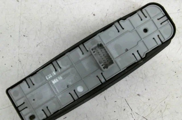 Commande lève-glace porte avant gauche Renault LAGUNA III (BT0-1) 1.5 dci (bt00, bt0a, bt0t, bt1j) (2007-2015) 5 portes occasion — photo 2