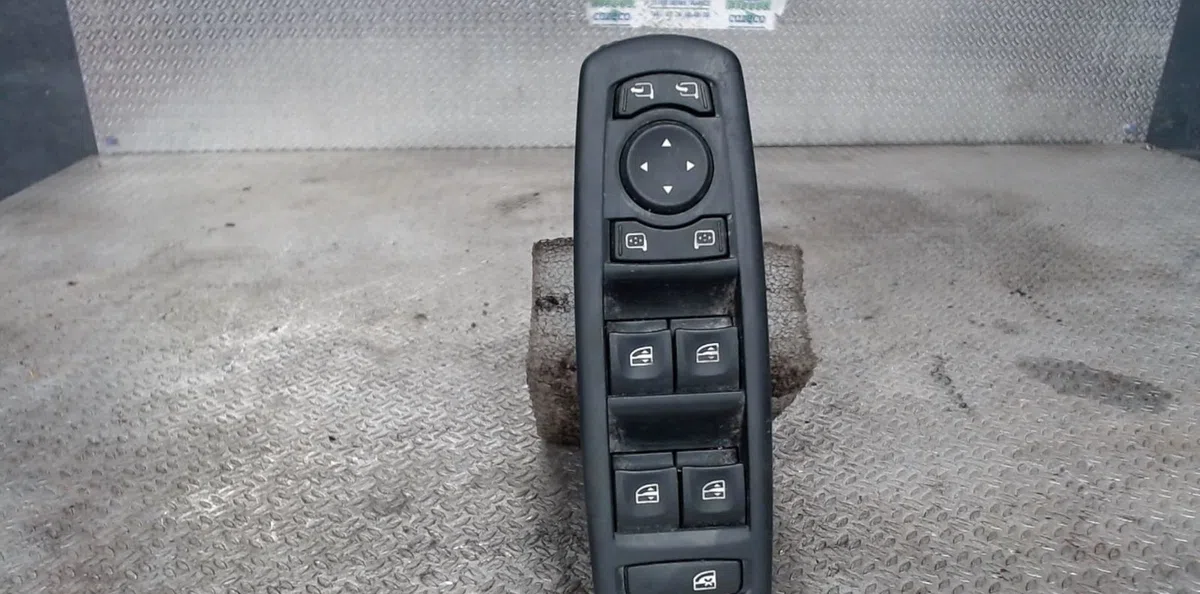 Commande lève-glace porte avant gauche Renault LAGUNA III (BT0-1) 1.5 dci (bt00, bt0a, bt0t, bt1j) (2007-2015) 5 portes occasion — photo 2