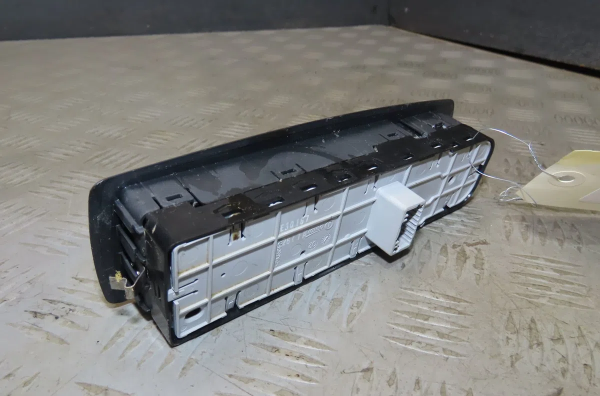 Commande lève-glace porte avant gauche Renault LAGUNA III (BT0-1) 2.0 dci (bt07, bt0j, bt14, bt1a, bt1s) (2007-2015) 5 portes occasion — photo 2
