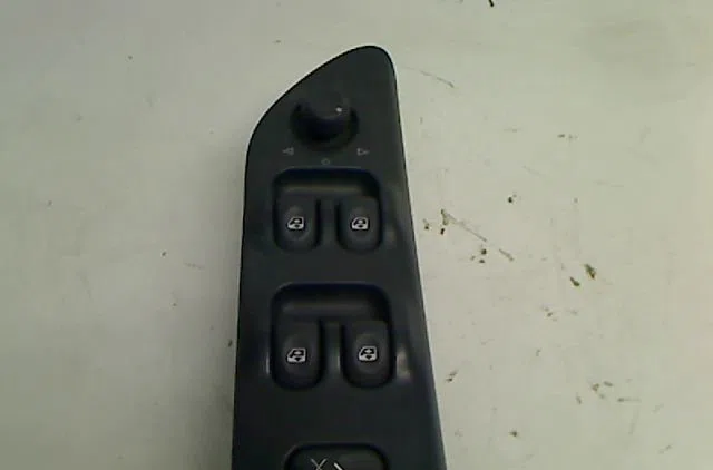 Commande lève-glace porte avant gauche RENAULT LAGUNA occasion — photo 2