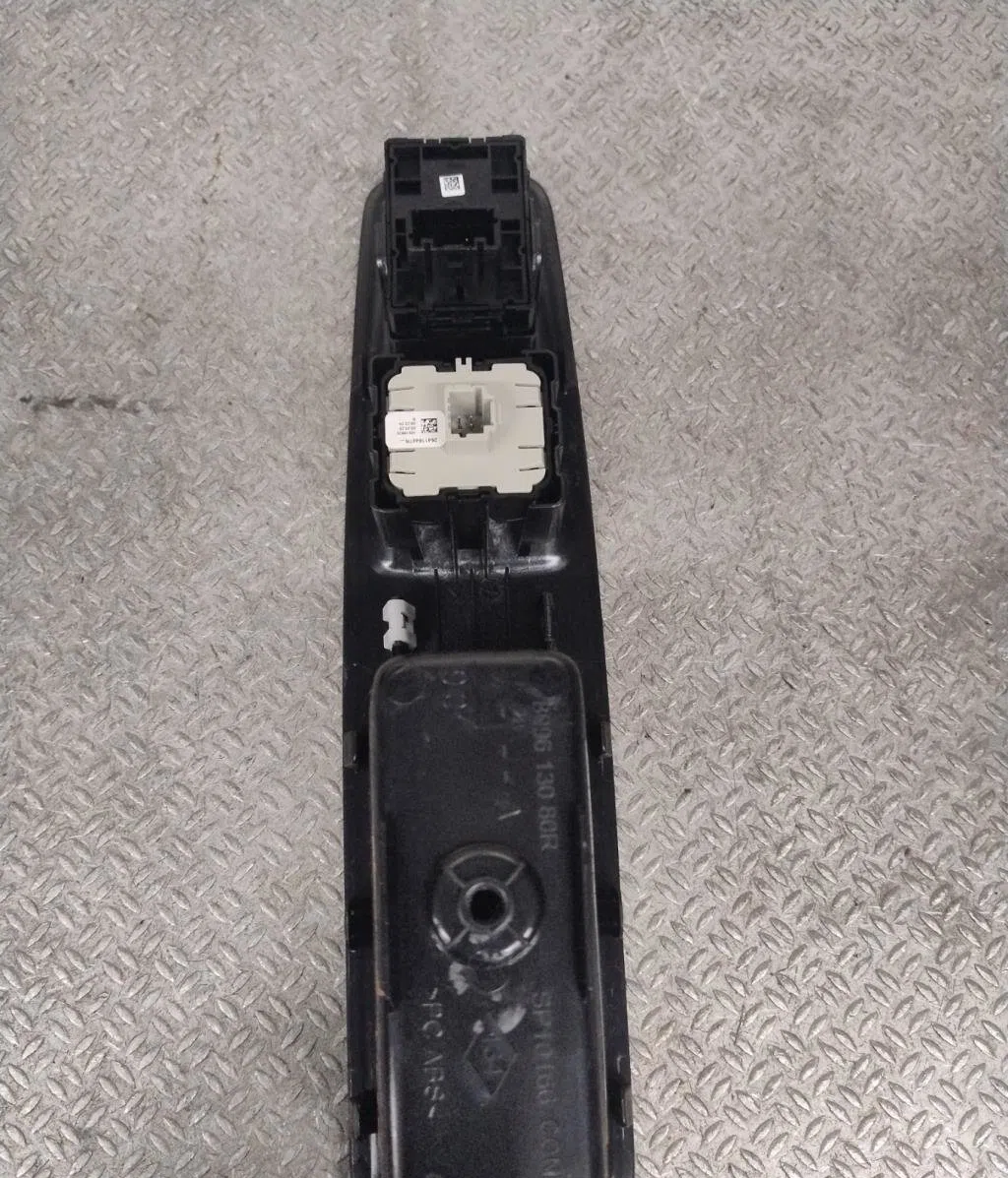 Commande lève-glace porte avant gauche RENAULT MASTER 4  MASTER 4 occasion — photo 2