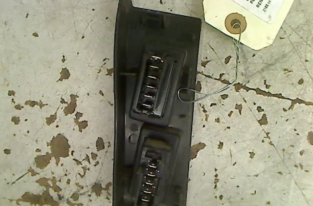 Commande lève-glace porte avant gauche Renault MASTER II Camionnette (FD) 2.2 dci 90 (2000) occasion