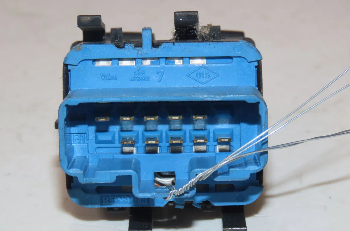 Commande lève-glace porte avant gauche Renault MASTER III Camionnette (FV) 2.3 dci 125 fwd (fv0c, fv0d, fv0g, fv0h, fv0j