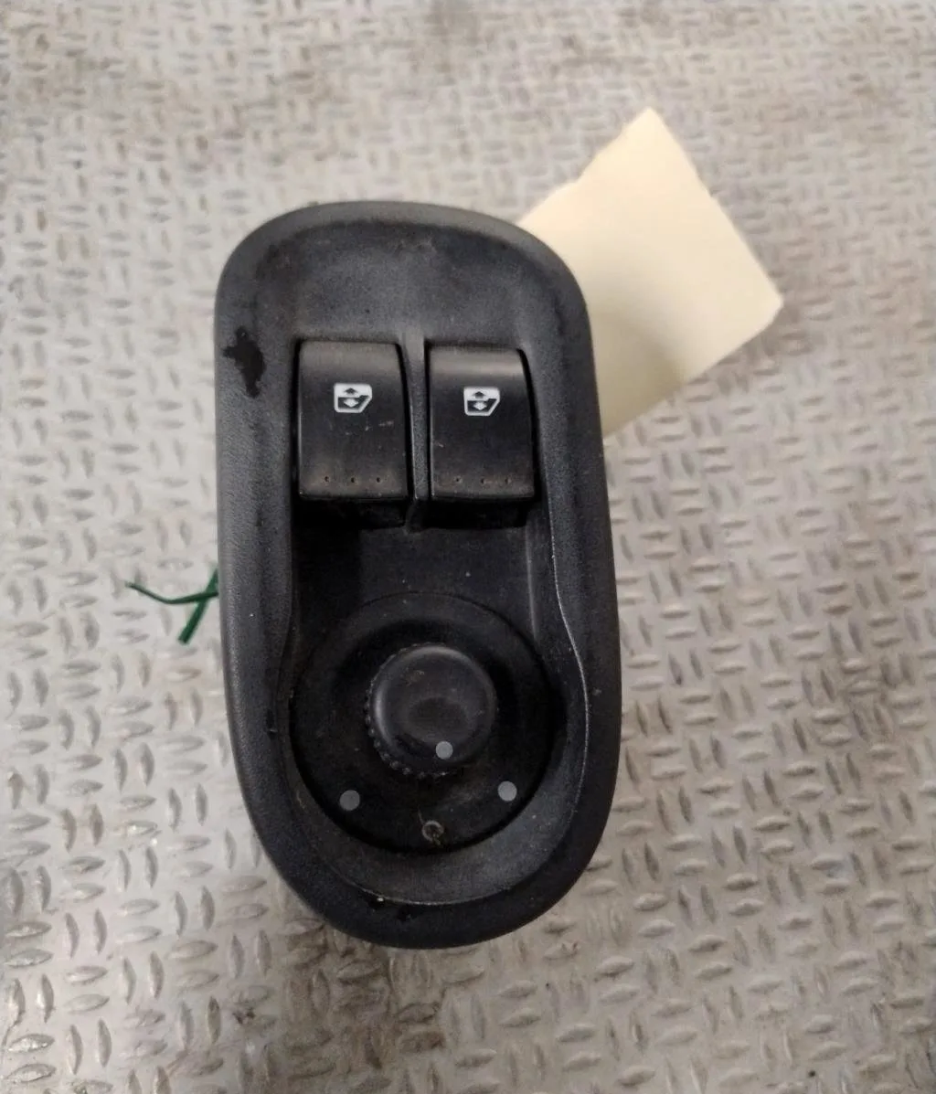 Commande lève-glace porte avant gauche Renault MASTER III Camionnette (FV) 2.3 dci 125 fwd (fv0c, fv0d, fv0g, fv0h, fv0j, fv0k) (2010) occasion