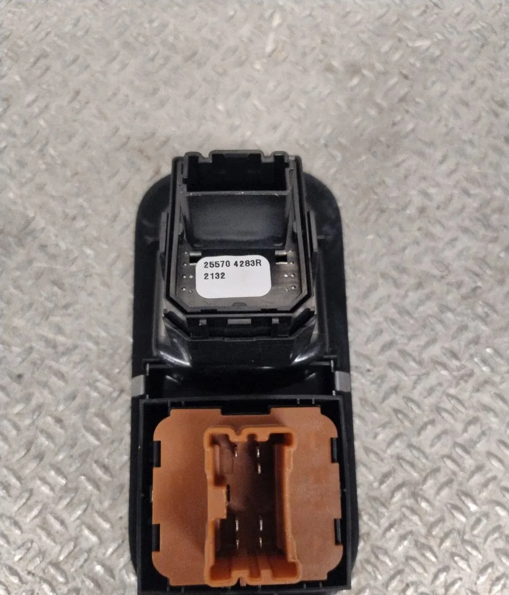 Commande lève-glace porte avant gauche Renault MASTER III Camionnette (FV) Z.e. (fv1z) (2018) occasion — photo 2