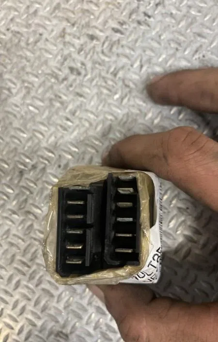 Commande lève-glace porte avant gauche RENAULT MEGANE 1  MEGANE 1 PHASE 2 occasion