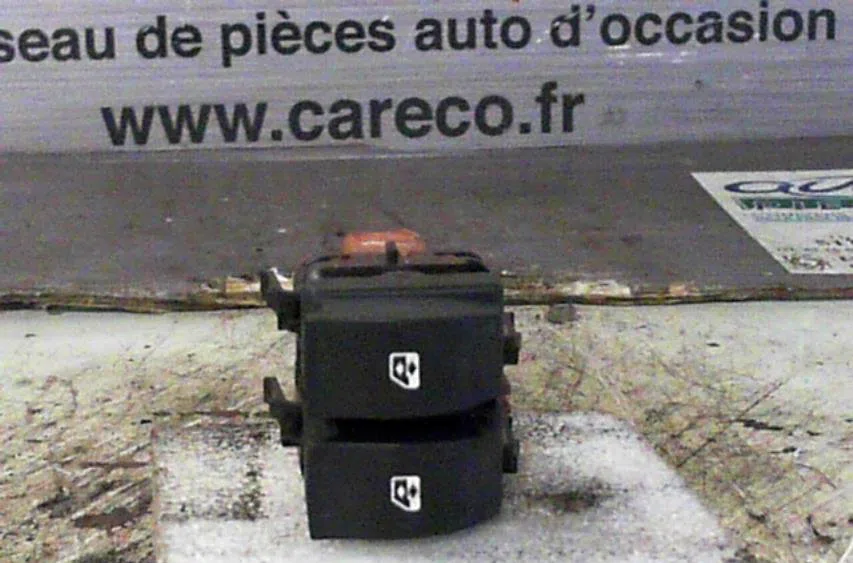 Commande lève-glace porte avant gauche RENAULT MEGANE 2 PHASE 2 occasion