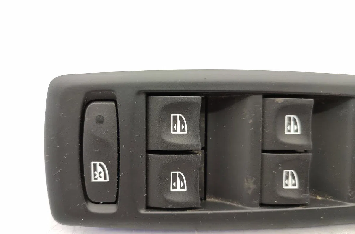 Commande lève-glace porte avant gauche RENAULT MEGANE 3 PHASE 1 occasion — photo 2