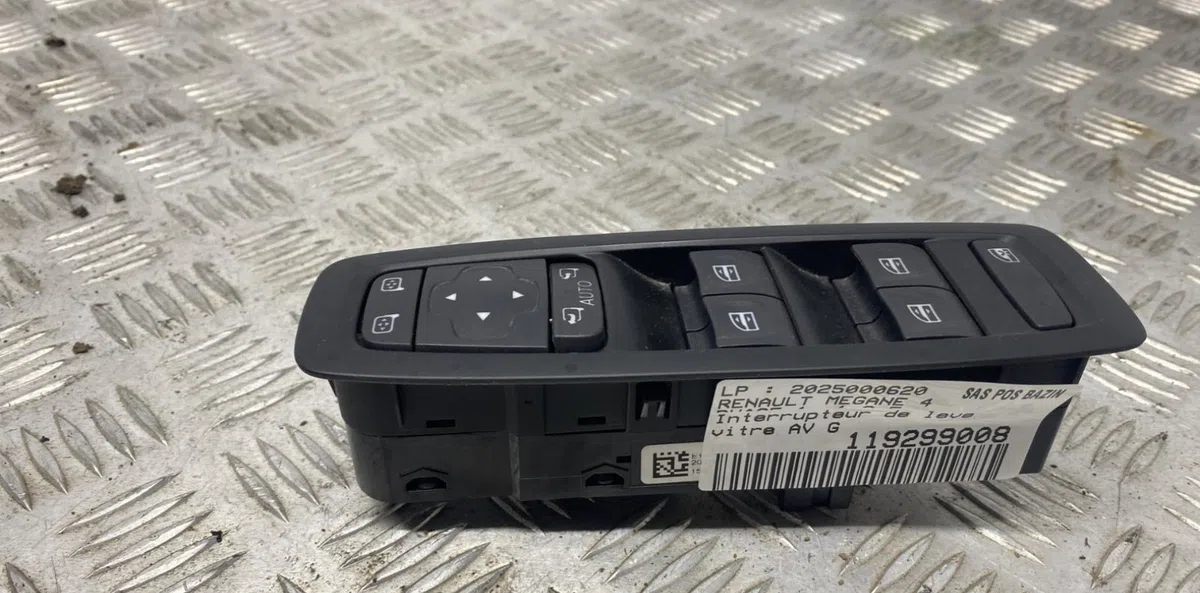Commande lève-glace porte avant gauche RENAULT MEGANE 4 PHASE 1 occasion — photo 2