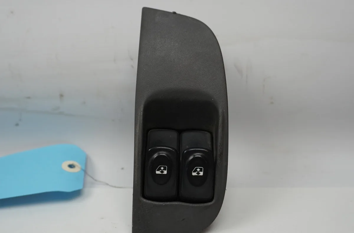 Commande lève-glace porte avant gauche Renault MEGANE I (BA0-1_) 1.9 dti (ba1u) (2001-2003) occasion