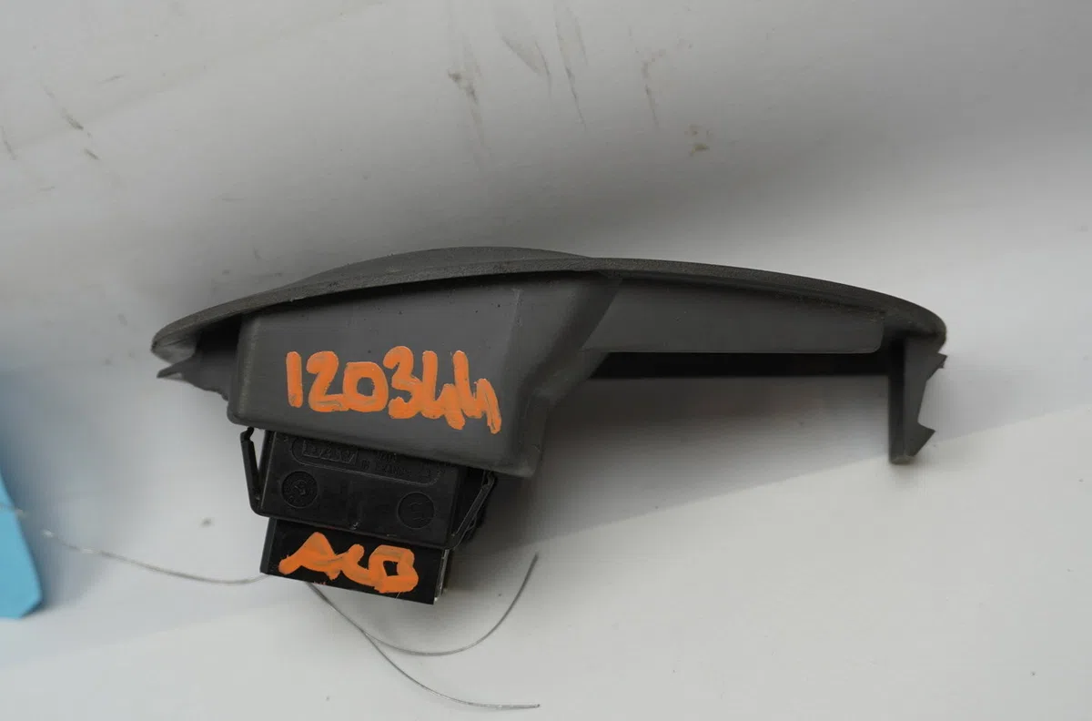 Commande lève-glace porte avant gauche Renault MEGANE I (BA0-1_) 1.9 dti (ba1u) (2001-2003) occasion