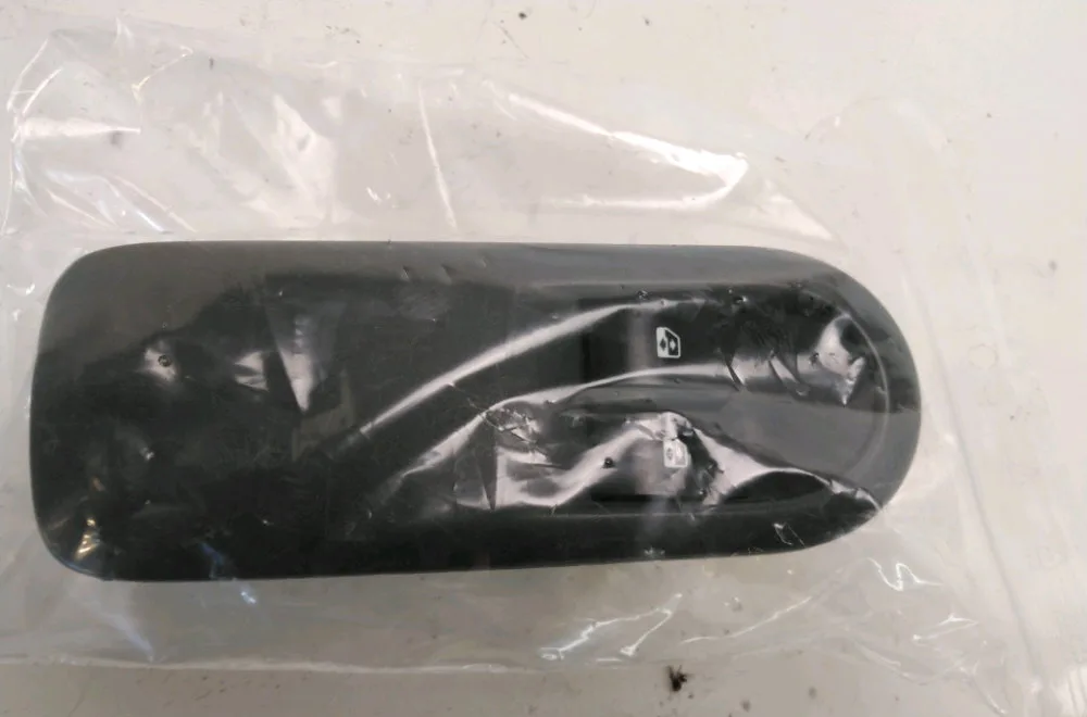 Commande lève-glace porte avant gauche Renault MEGANE II (BM0-1_, CM0-1_) 1.4 16v (bm0b, cm0b) (2002-2008) occasion