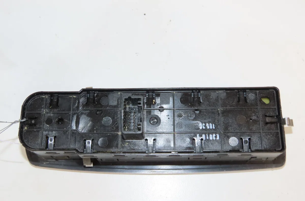 Commande lève-glace porte avant gauche Renault MEGANE III 3-5 portes (BZ0-1_, B3_) 1.5 dci (bz09, bz0d, bz1w, bz29, bz14) (2009) 5 portes occasion — photo 2