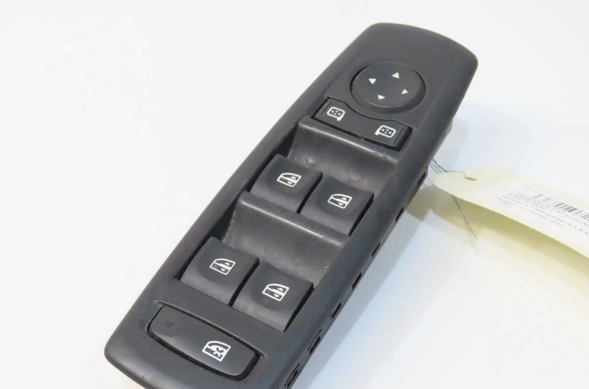 Commande lève-glace porte avant gauche Renault MEGANE III 3-5 portes (BZ0-1_, B3_) 1.6 dci (bz00, bz12, bz13) (2011-2015) 5 portes occasion — photo 2