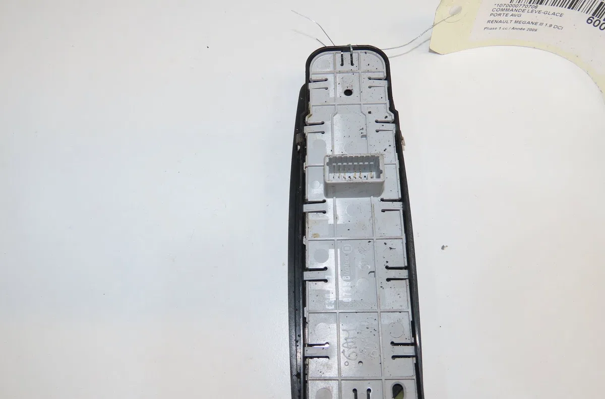 Commande lève-glace porte avant gauche Renault MEGANE III 3-5 portes (BZ0-1_, B3_) 1.9 dci (bz0n, bz0j) (2008) occasion — photo 2