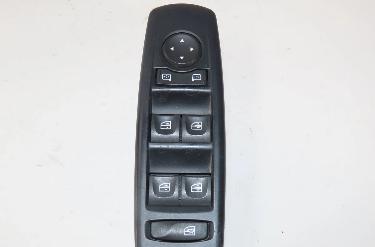 Commande lève-glace porte avant gauche Renault MEGANE III 3-5 portes (BZ0-1_, B3_) 1.9 dci (bz0n, bz0j) (2008) occasion