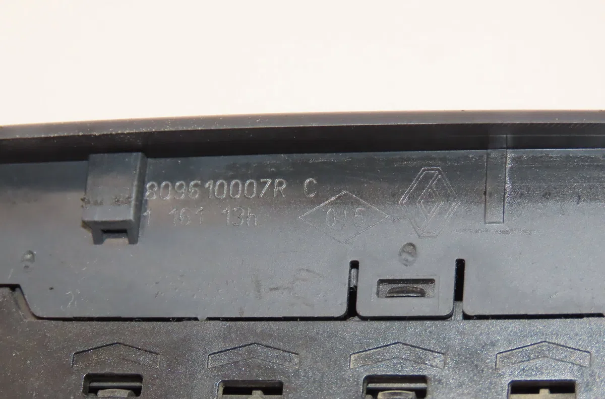 Commande lève-glace porte avant gauche Renault MEGANE III 3-5 portes (BZ0-1_, B3_) 1.9 dci (bz0n, bz0j) (2008) occasion