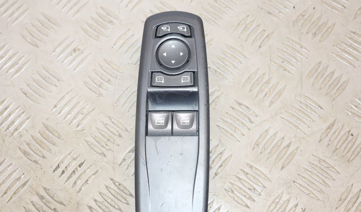 Commande lève-glace porte avant gauche Renault MEGANE III Coupé (DZ0-1_) 1.9 dci (dz0n, dz0j, dz1j, dz1k) (2008-2015) occasion — photo 2