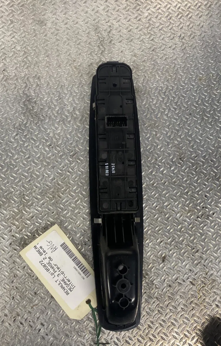 Commande lève-glace porte avant gauche Renault MEGANE III Grandtour (KZ0-1) 1.5 dci (kz09, kz0d, kz1g, kz29, kz14, kz1w, kz10, kz1f,... (2009) 5 portes occasion — photo 2