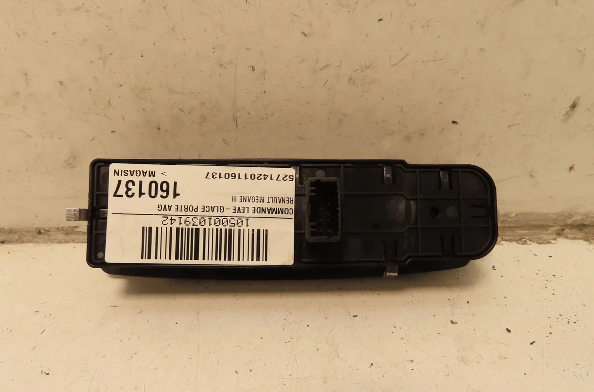 Commande lève-glace porte avant gauche Renault MEGANE III Grandtour (KZ0-1) 1.5 dci (kz09, kz0d, kz1g, kz29, kz14, kz1w, kz10, kz1f,... (2009) 5 portes occasion — photo 2