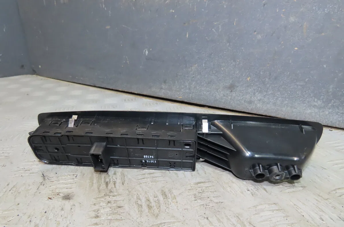 Commande lève-glace porte avant gauche Renault MEGANE III Grandtour (KZ0-1) 1.5 dci (kz09, kz0d, kz1g, kz29, kz14, kz1w, kz10, kz1f,... (2009) 5 portes occasion — photo 2