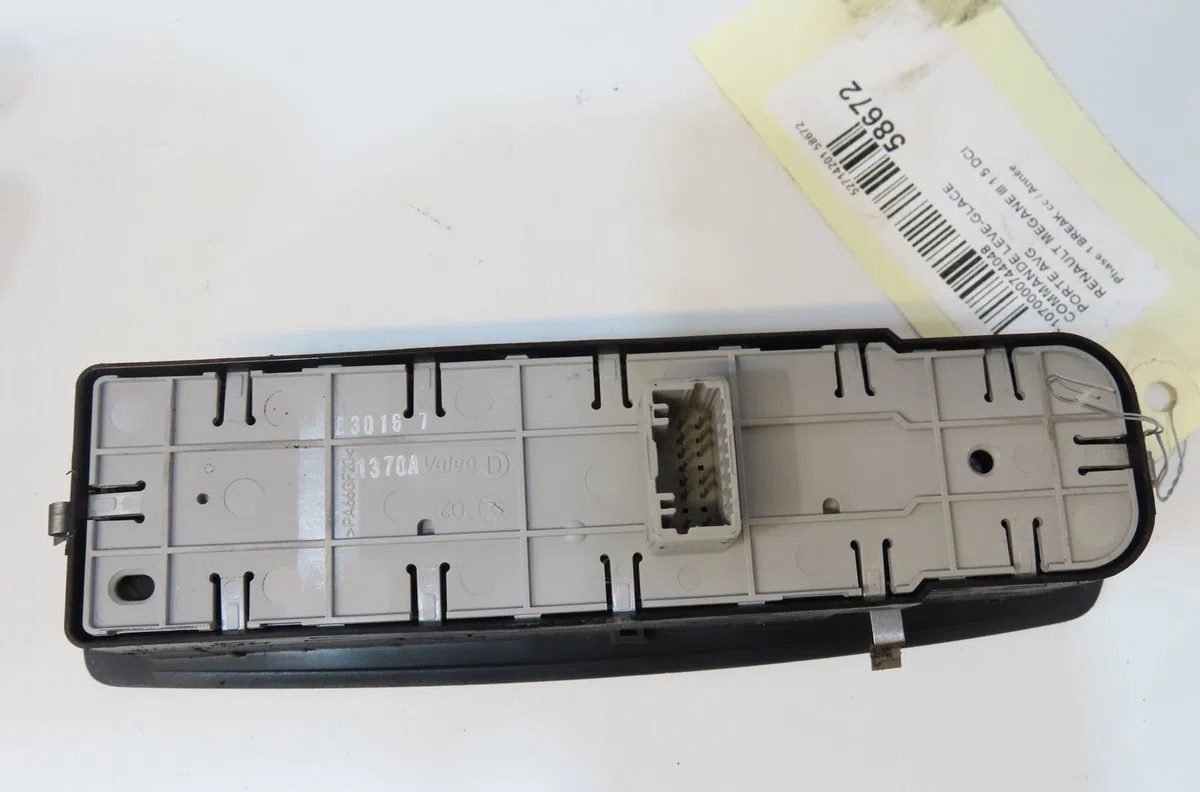 Commande lève-glace porte avant gauche Renault MEGANE III Grandtour (KZ0-1) 1.5 dci (kz1m, kz1w, kz0r) (2009) occasion — photo 2