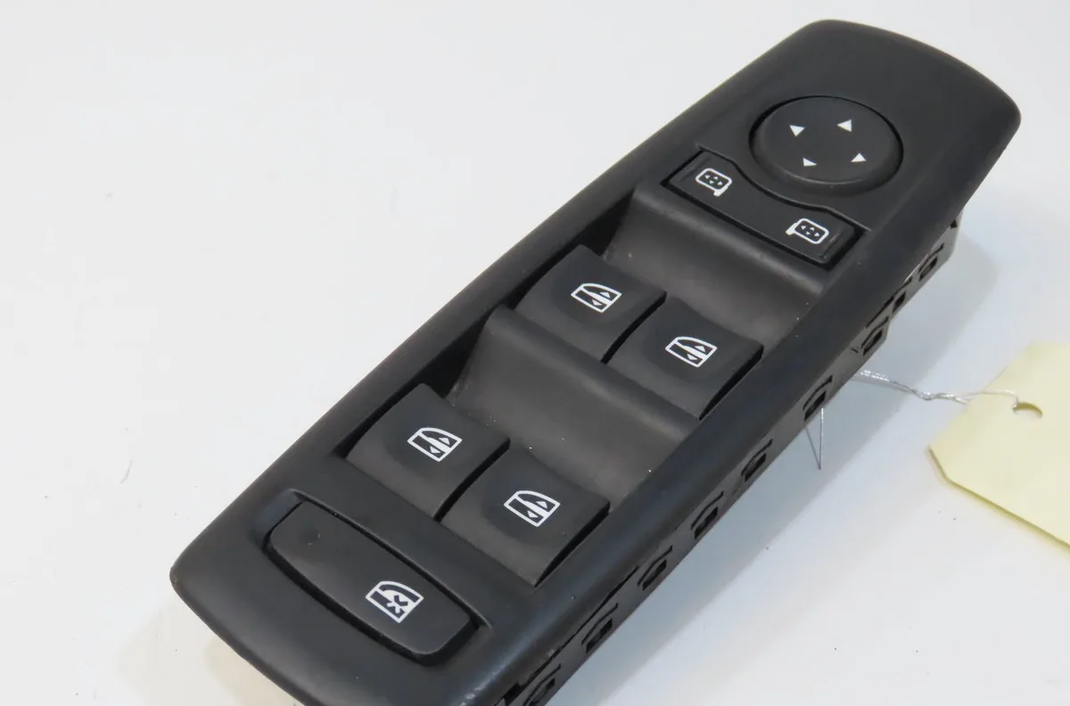 Commande lève-glace porte avant gauche Renault MEGANE III Grandtour (KZ0-1) 1.6 dci (kz00, kz12, kz13) (2011) occasion