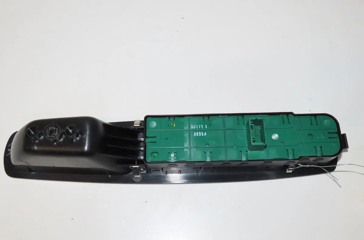 Commande lève-glace porte avant gauche Renault MEGANE III Hatchback Van (BZ_) 1.5 dci (bz0c, bz1a) (2008-2015) occasion — photo 3