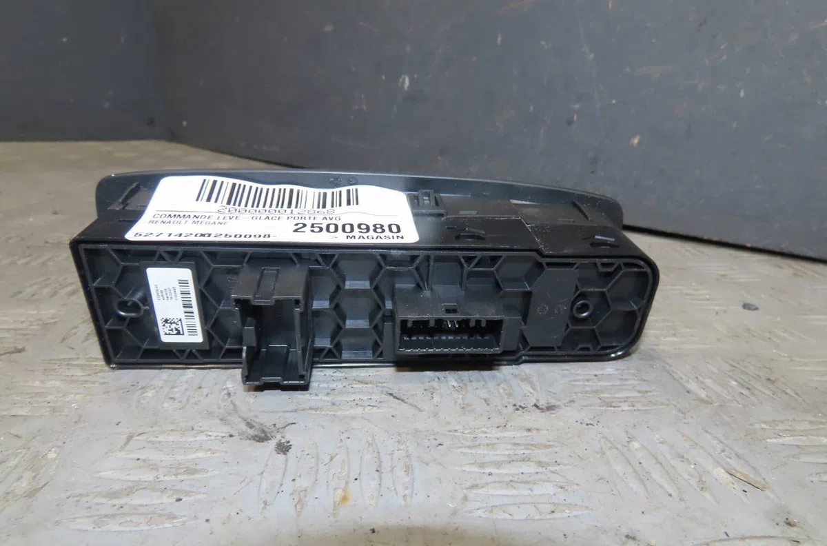 Commande lève-glace porte avant gauche Renault MEGANE IV 3-5 portes (B9A-M-N_) 1.2 tce 100 (b9ms) (2015) occasion — photo 2