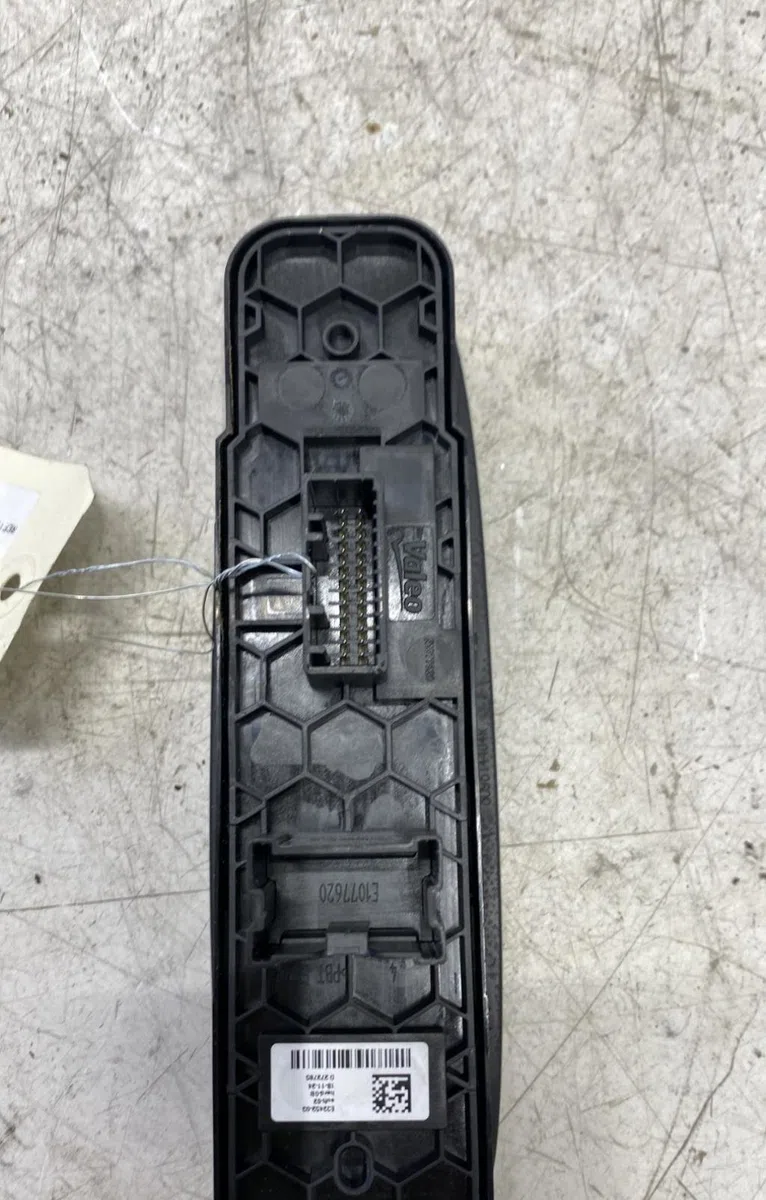 Commande lève-glace porte avant gauche Renault MEGANE IV 3-5 portes (B9A-M-N_) 1.5 blue dci 115 (b9a6) (2018) occasion — photo 2