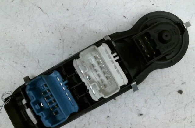 Commande lève-glace porte avant gauche Renault MODUS - GRAND MODUS (F-JP0_) 1.5 dci (fp0f, jp0f) (2004) 5 portes occasio