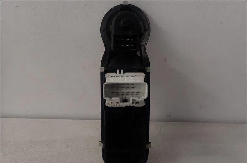 Commande lève-glace porte avant gauche Renault MODUS - GRAND MODUS (F-JP0_) 1.5 dci (fp0g, jp0g) (2004) occasion