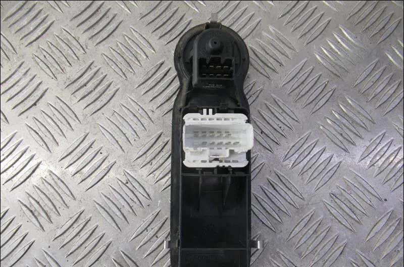 Commande lève-glace porte avant gauche Renault MODUS - GRAND MODUS (F-JP0_) 1.6 (jp03, jp0b, jp0u, jp0y, jp1g) (2004) occasion — photo 2