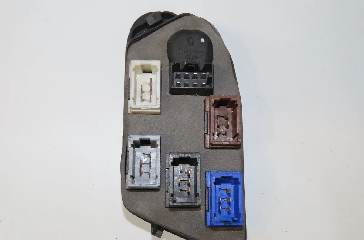Commande lève-glace porte avant gauche Renault SAFRANE II (B54_) 2.2 dt (b54g) (1996-2000) 5 portes occasion — photo 2