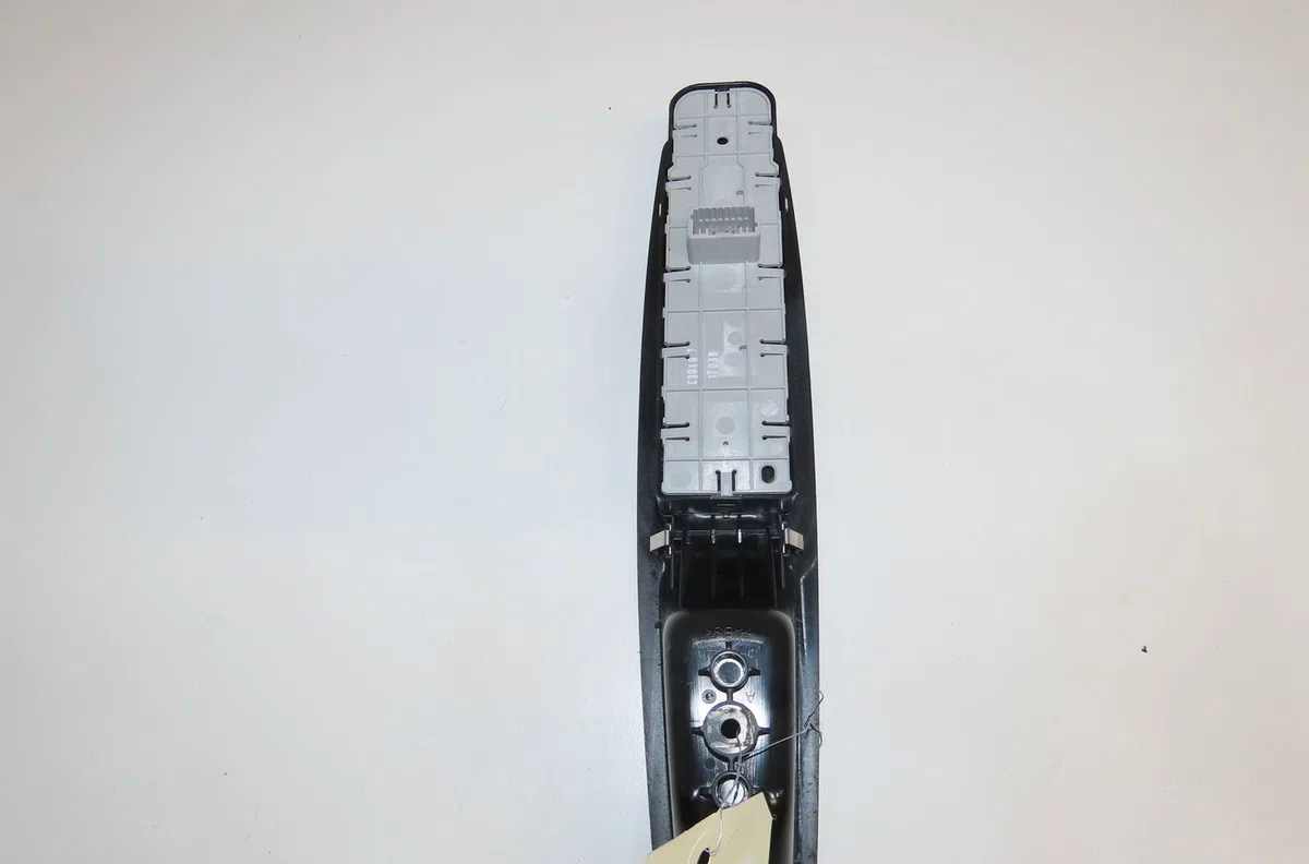 Commande lève-glace porte avant gauche Renault SCÉNIC III (JZ0-1_) 1.6 dci (jz00, jz12) (2011) 5 portes occasion — photo 2