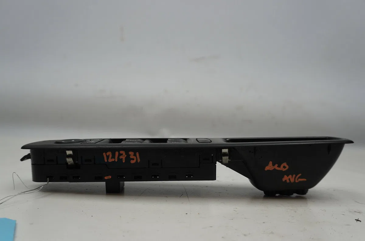 Commande lève-glace porte avant gauche Renault SCÉNIC III (JZ0-1_) 1.9 dci (jz0j, jz1j, jz1k, jz1s) (2009) occasion