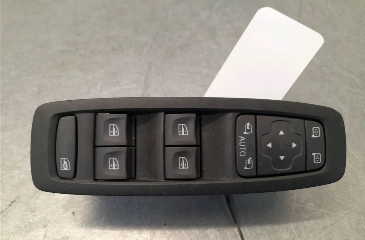 Commande lève-glace porte avant gauche RENAULT SCENIC IV  1.3 TCe 140ch occasion — photo 2