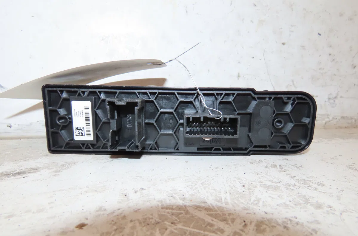 Commande lève-glace porte avant gauche Renault TALISMAN (LP_) 1.5 dci 110 (2015) occasion — photo 2