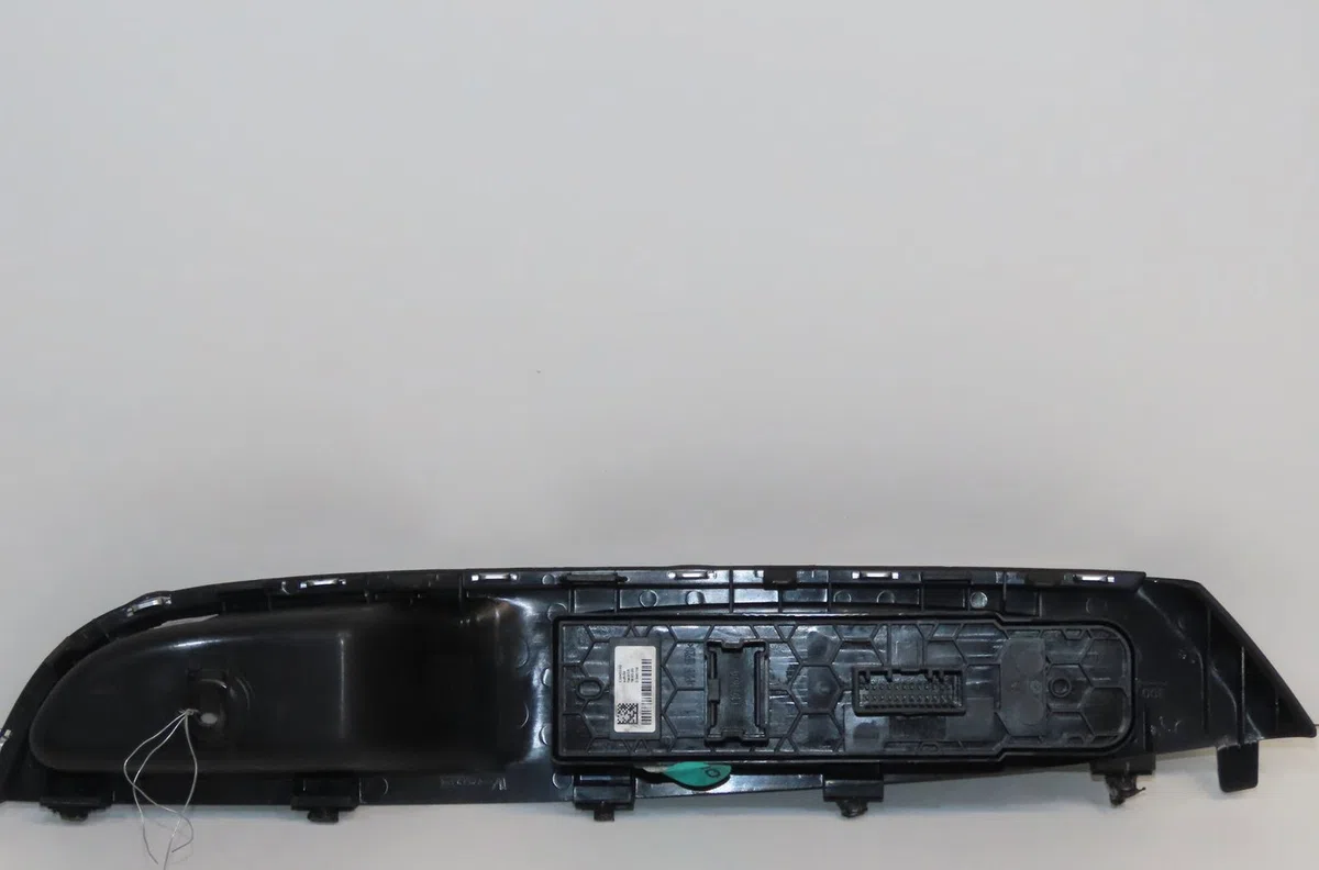Commande lève-glace porte avant gauche Renault TALISMAN (LP_) 1.6 dci 160 (2015) occasion — photo 3