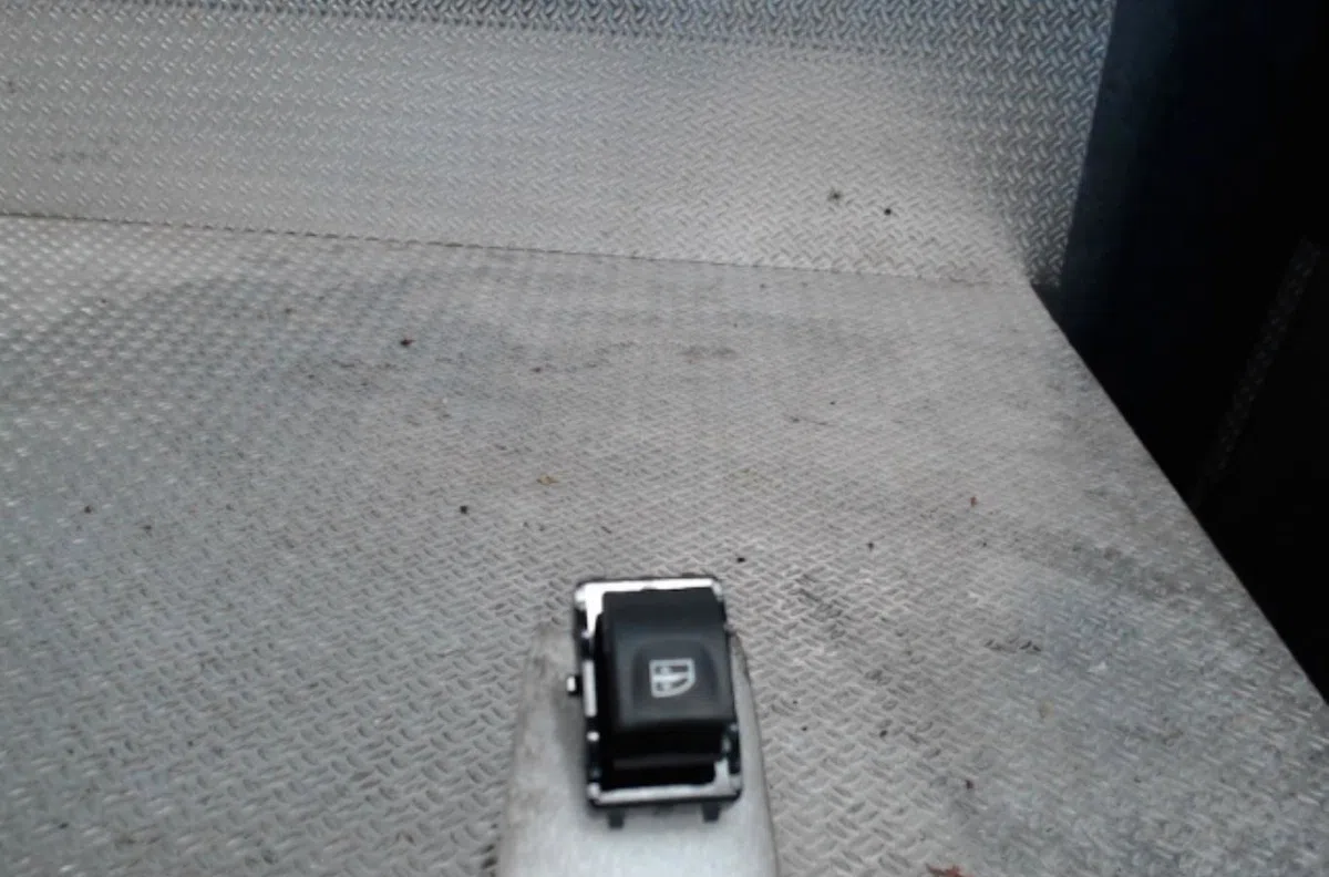 Commande lève-glace porte avant gauche RENAULT TALISMAN occasion — photo 2