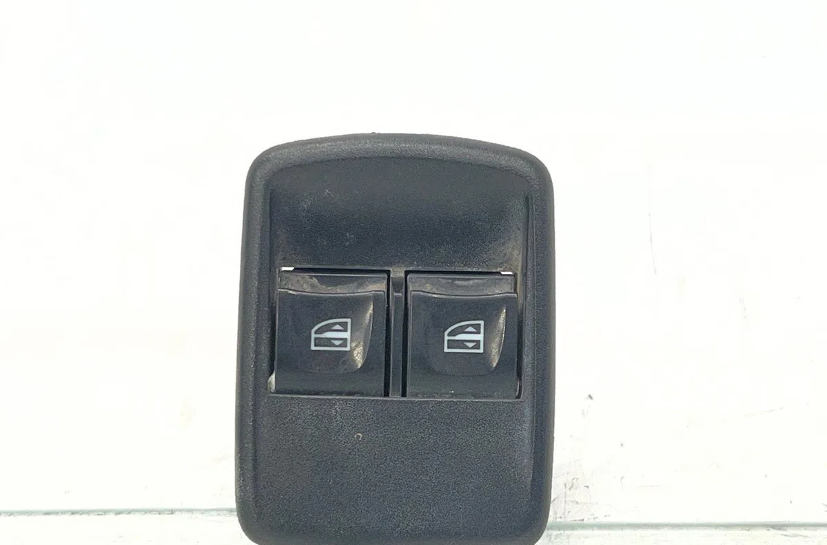 Commande lève-glace porte avant gauche RENAULT TRAFIC 3 COURT PHASE 1 occasion — photo 2
